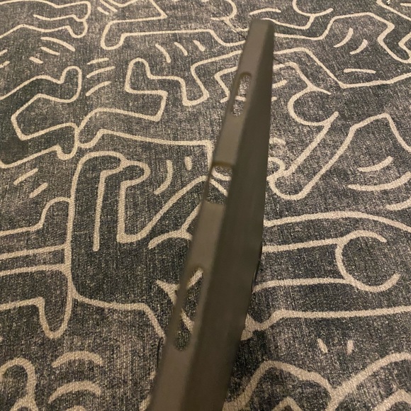 iPad pro case 11 frosted black like new - Picture 2 of 5